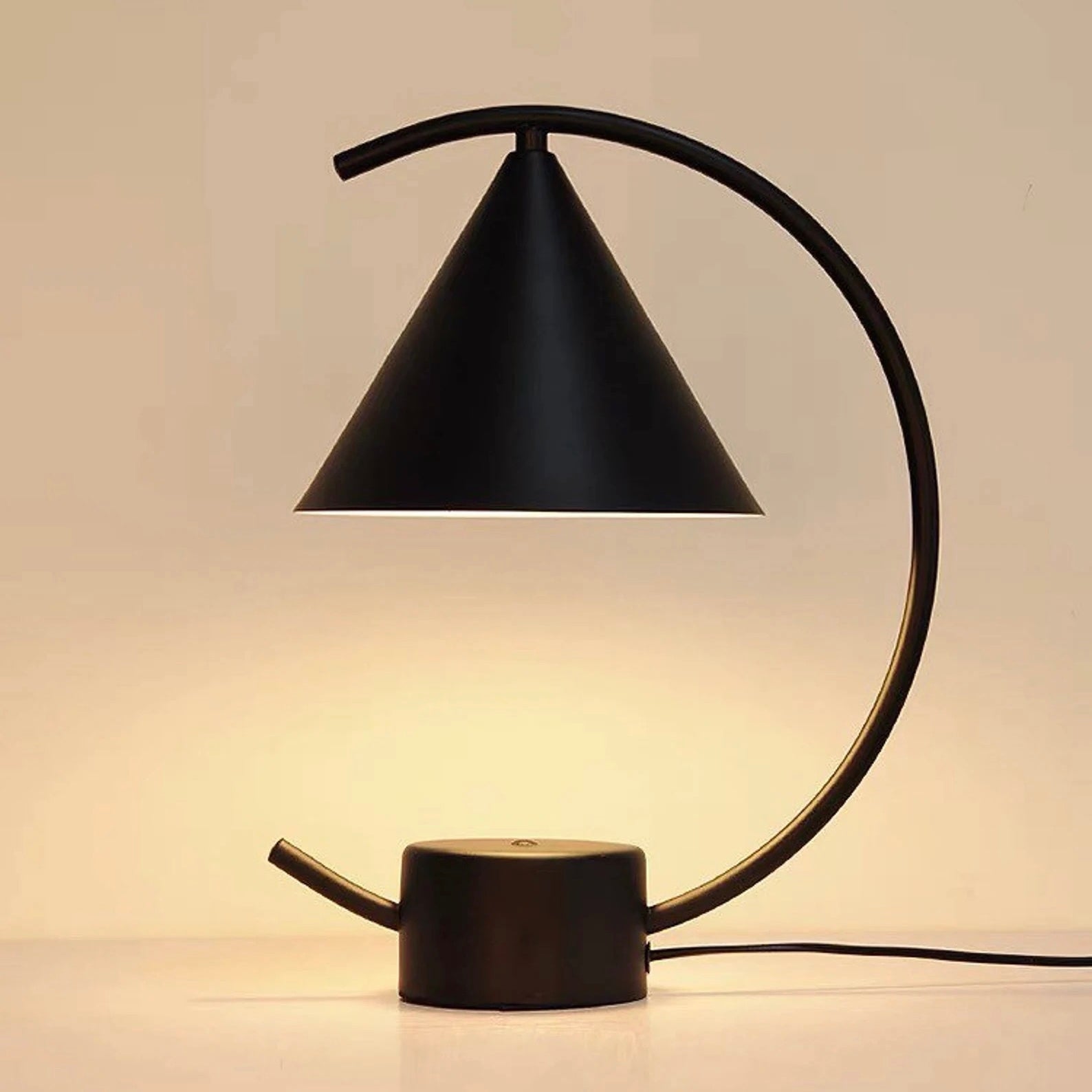 Contemporary Table Lamp With Circular Metal Stand – MMEP.